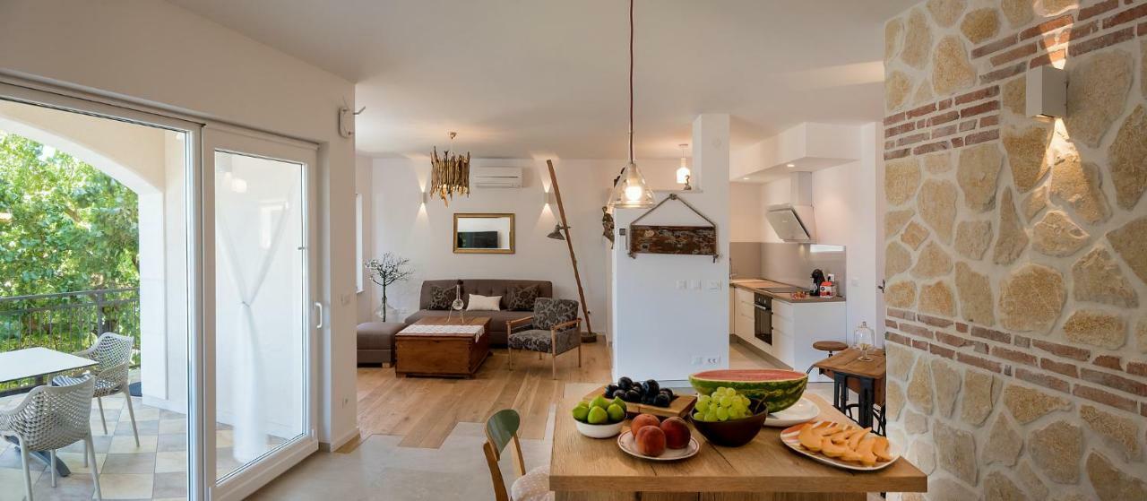 Arka Trogir Apartments - Seget Vranjica Eksteriør billede